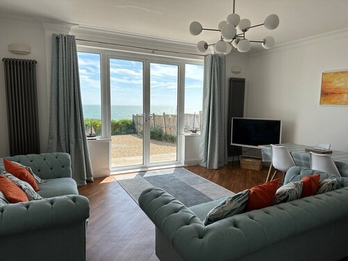 Goodwin’s View is a beautifully presented seaside apartment in Broadstairs, hosted by Seastay