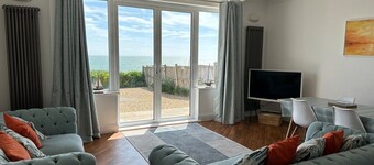 Goodwin’s View is a beautifully presented seaside apartment in Broadstairs, hosted by Seastay