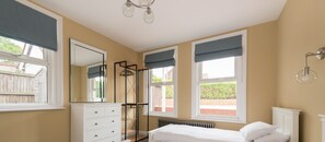 Bügeleisen/Bügelbrett, Reisekinderbett, kostenloses WLAN, Bettwäsche