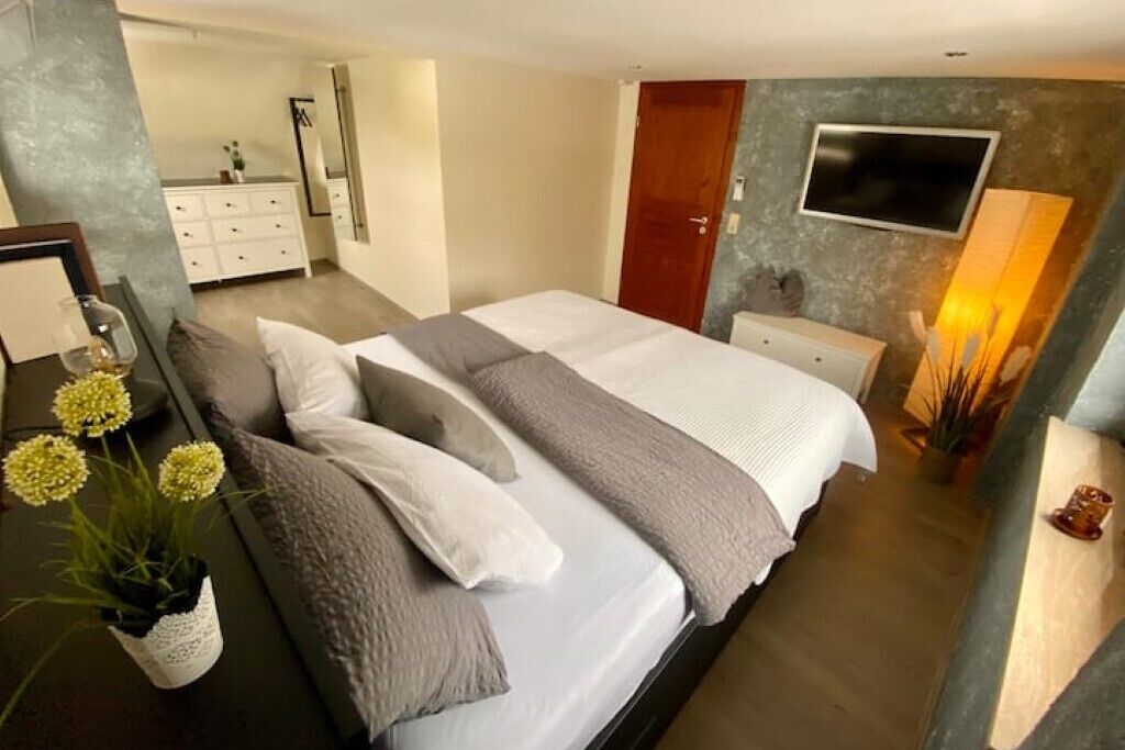 3 bedrooms, travel cot, free WiFi