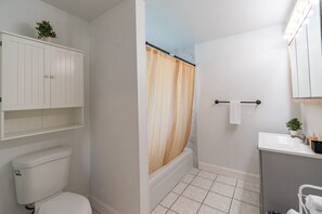 Shower, hair dryer, towels, shampoo - Coastal getaway w/ pool | Steps to Beach (Cape Canaveral)
