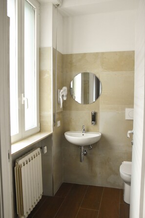 Standard Shared Dormitory (Ensuite Bathroom, 6 pax) | Bathroom | Shower, rainfall showerhead, hair dryer, bidet