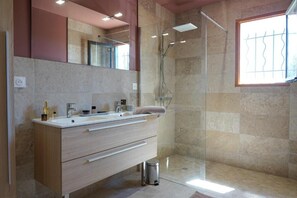 Towels, soap, toilet paper - La Maison en Provence (Graveson)