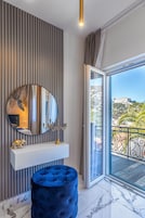 Exclusive Apartment | Premium bedding, in-room safe, desk, blackout drapes