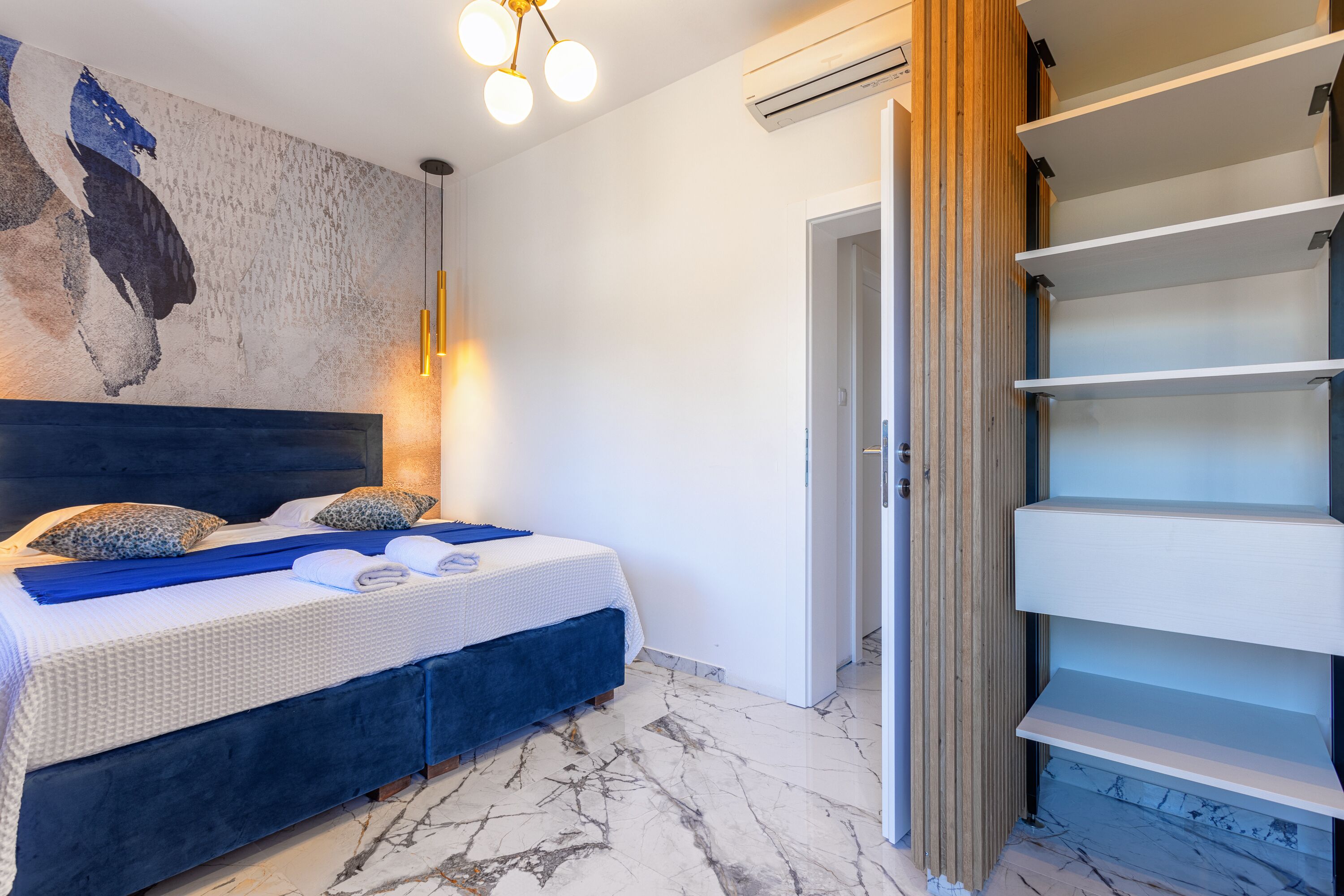 Caja de seguridad en la habitación, escritorio y cortinas blackout 