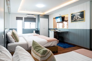 Deluxe Studio Suite | Desk, blackout drapes, iron/ironing board, free WiFi - Usman Halal Home (Bangkok)