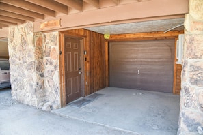 Exterior detail - Chili Pepper Retreat (Red River)