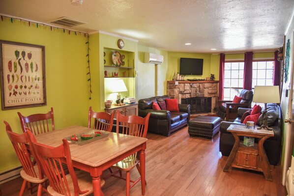 Chimenea y reproductor de DVD 