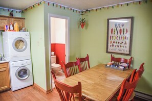 Dining - Chili Pepper Retreat (Red River)