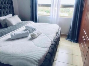 Leilighet, 4 soverom | Individuelt dekorert, individuelt innredet og skrivebord