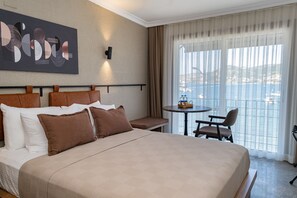 Standard Double Room | Desk, laptop workspace, free WiFi, bed sheets - BD SUITES (Foça)