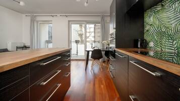 Dishwasher, cookware/dishes/utensils