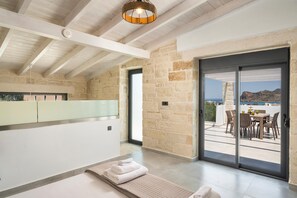 2 bedrooms, in-room safe, soundproofing, iron/ironing board - Villa Megalith (Chania)