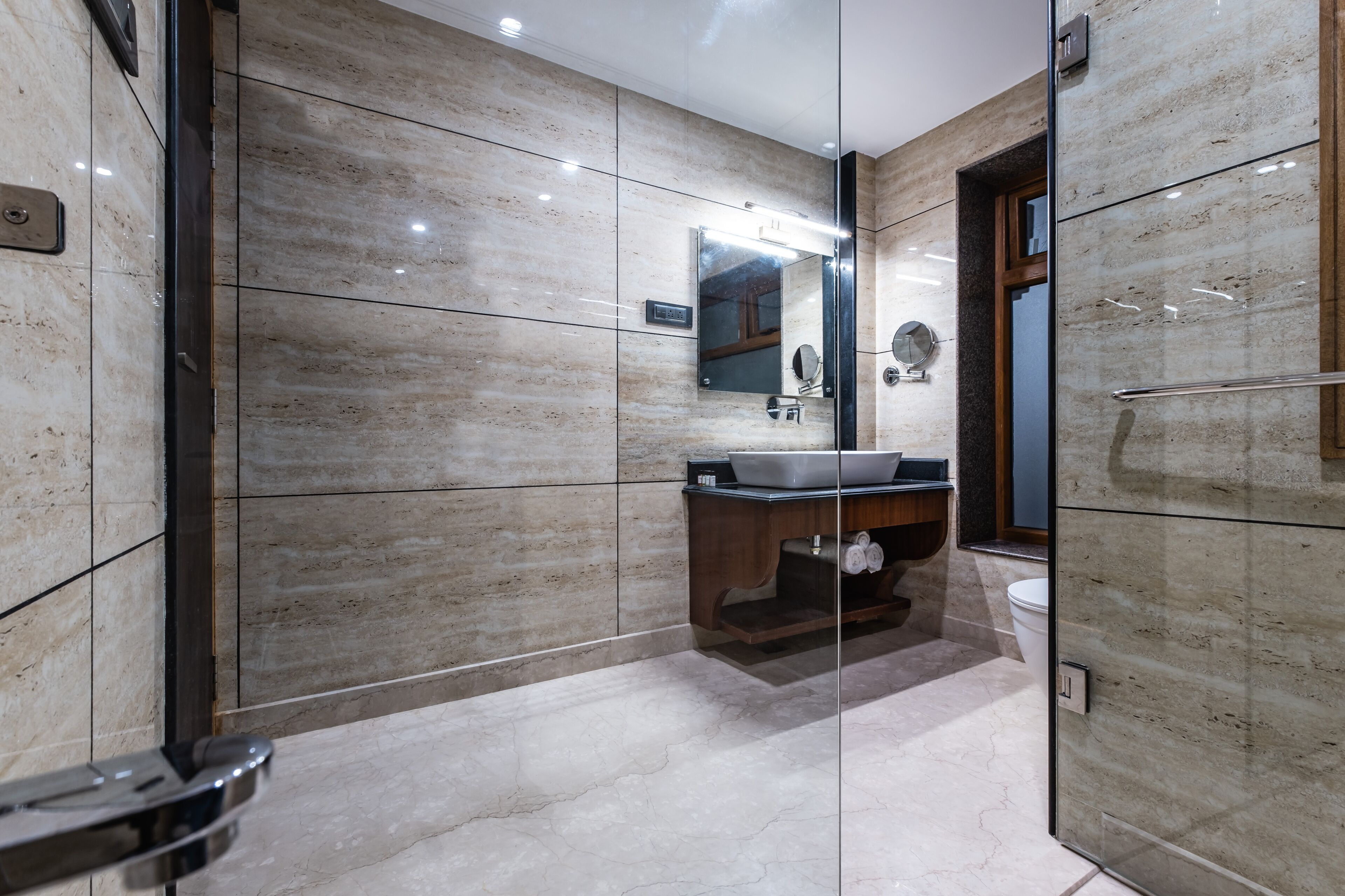 Basic Double Room | Bathroom | Shower, free toiletries, hair dryer, slippers