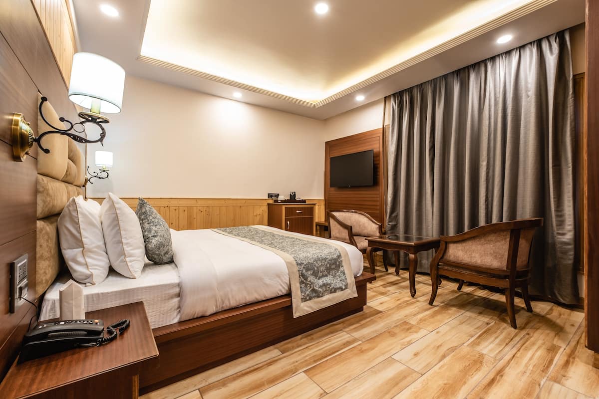 Basic Double Room | Desk, laptop workspace, free WiFi, bed sheets