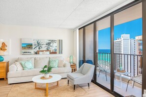 Smart TV - Lovely 1BR Ocean View Condo, Near Beach + Free Parking! (Honolulu)