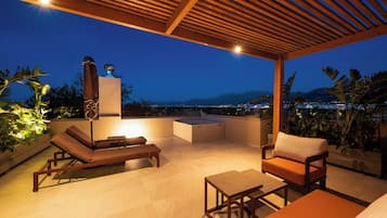 Penthouse Room with Sea View & Outdoor Jacuzzi | Balcón