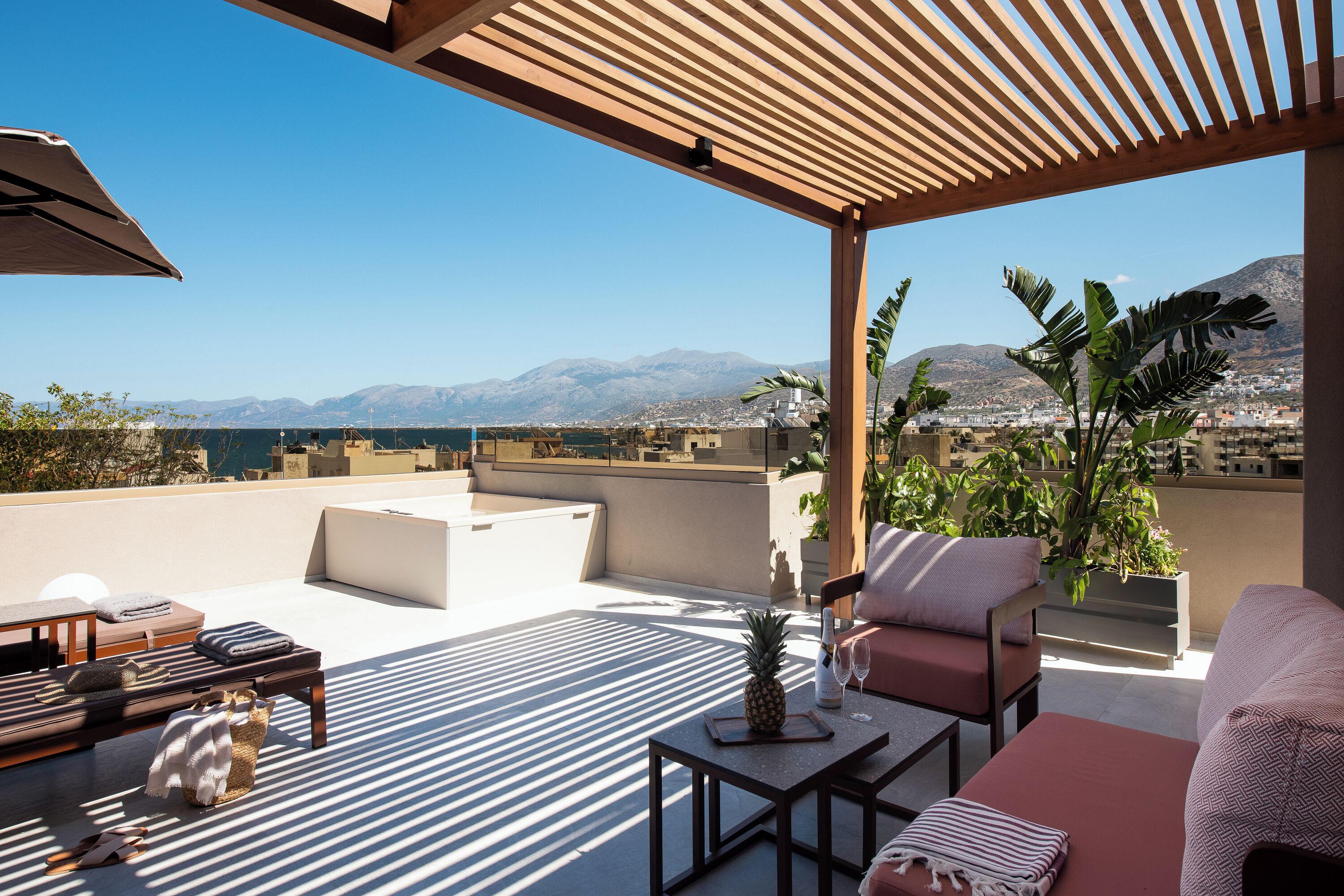 Penthouse Room with Sea View & Outdoor Jacuzzi | Banheira de hidromassagem particular