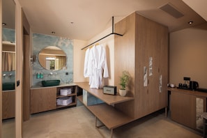 Penthouse Room with Sea View & Outdoor Jacuzzi | Bathroom