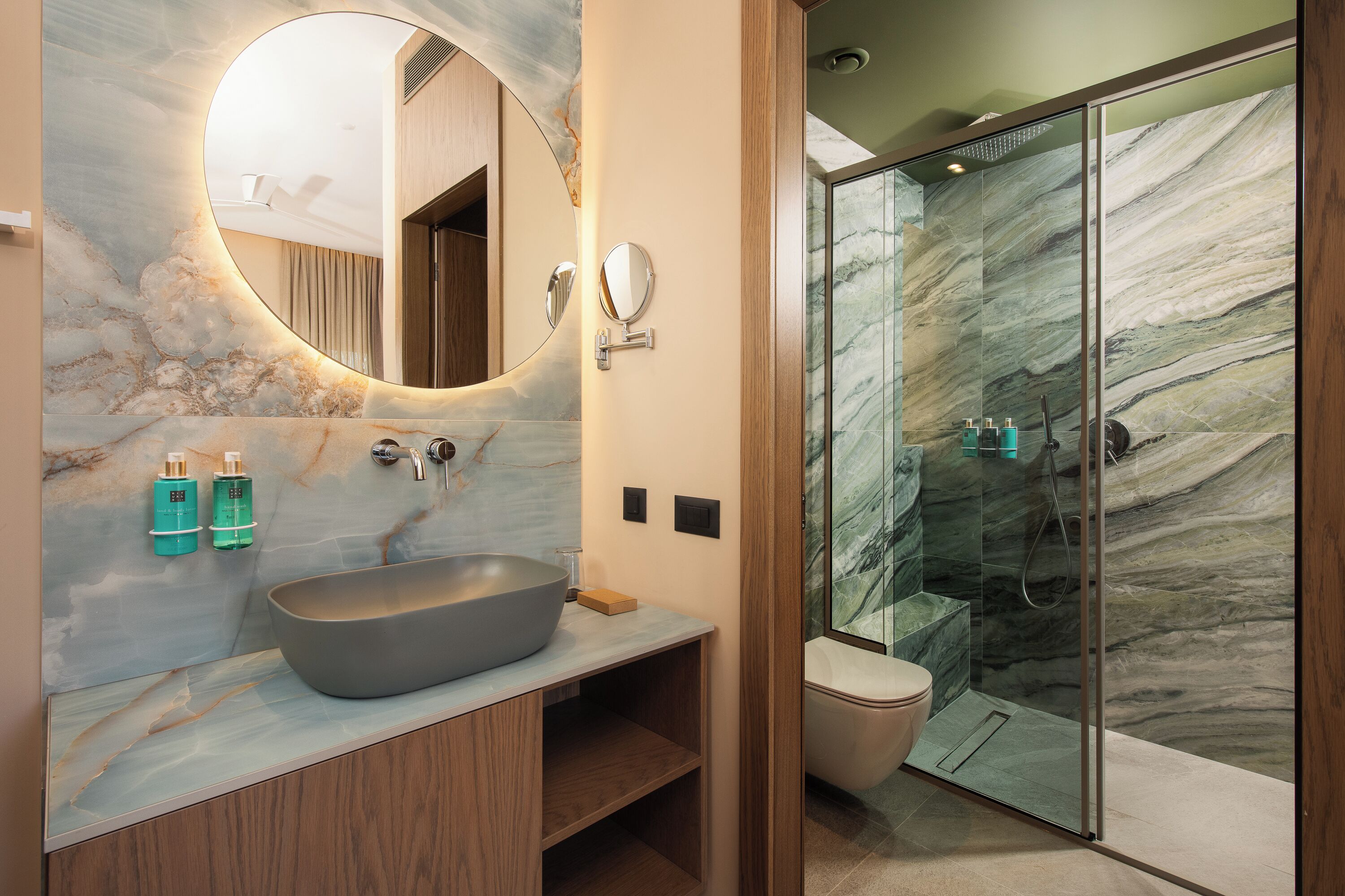 Comfort Room with City View | Bathroom | Shower, rainfall showerhead, hair dryer, bathrobes