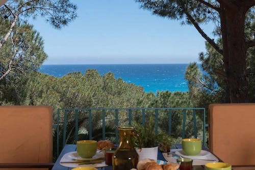[Sunrise] Seaview apartment with large terrace