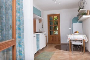 Fridge, oven, cookware/dishes/utensils - [Sunrise] Seaview apartment with large terrace (Orosei)