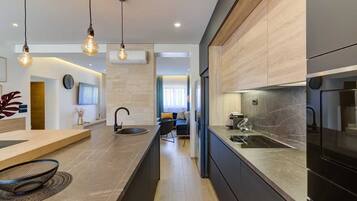 Réfrigérateur, micro-ondes, four, lave-vaisselle