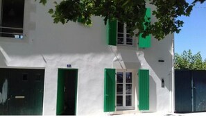 Exterior - Gite LE Phare Vue Mer à 5 Min du Port de La Flotte et de son Marché Médiéval (La Flotte)
