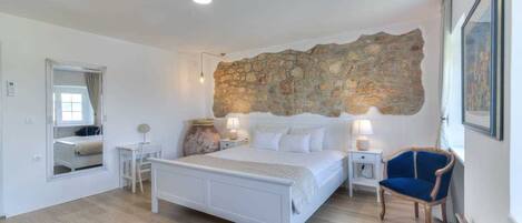 4 slaapkamers, een strijkplank/strijkijzer, gratis wifi, beddengoed