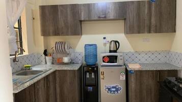 Apartment, 3 Bedrooms | Private kitchen