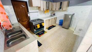 Apartment, 3 Bedrooms | Private kitchen