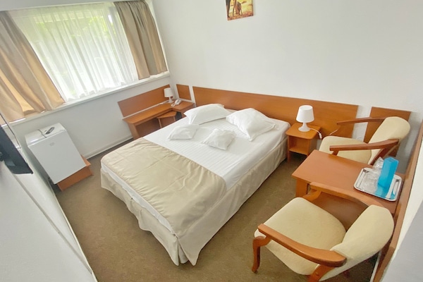 Economy, Without balcony | Bar mini, meja, cadar katil