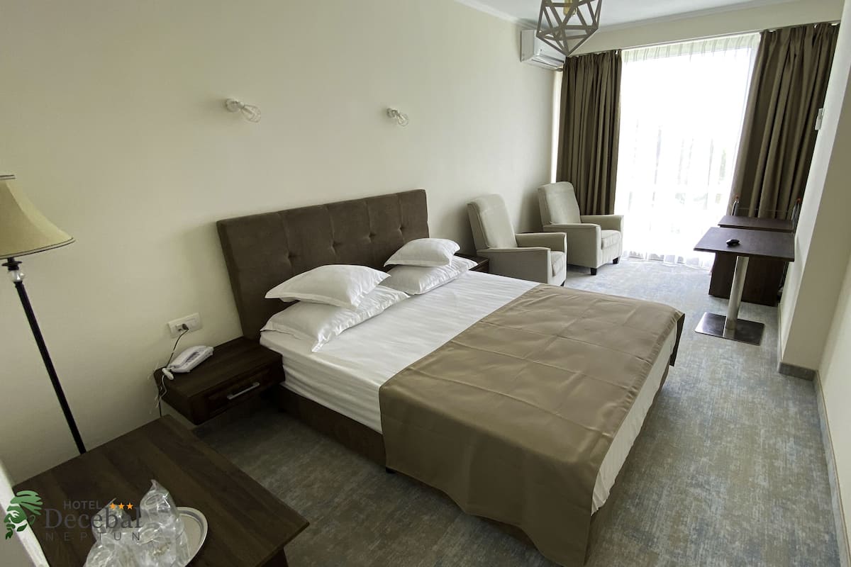 Standard Queen, Without balcony | 미니바, 책상, 침대 시트