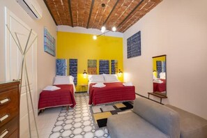 1 bedroom, WiFi, bed sheets - CENTRAL Designer Apartment, Toledo + Terrace (Napoli)