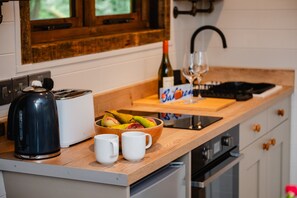 Deluxe Cabin, Ensuite (Red Brook Cabin) | Shared kitchen - A Place In The Pennines  (Huddersfield)