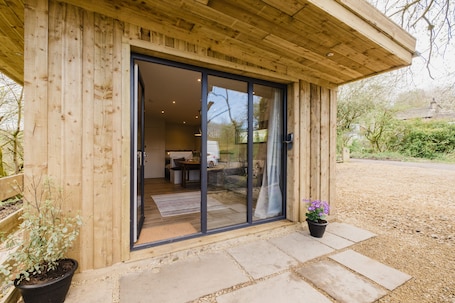 Deluxe Cabin, Ensuite (Black Moss Cabin ) | Lobby. A Place In The Pennines