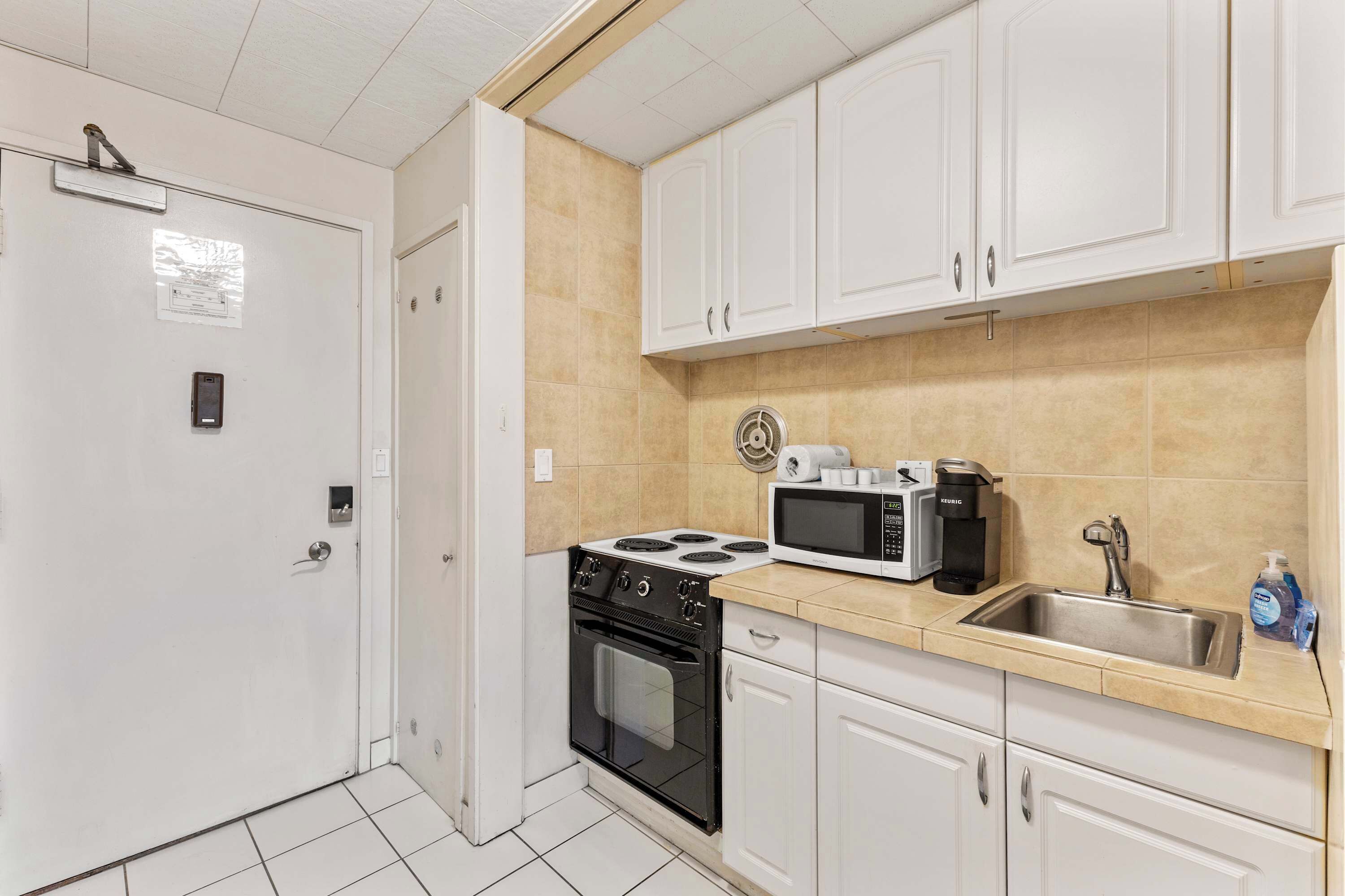 雪櫃、微波爐、焗爐、爐具