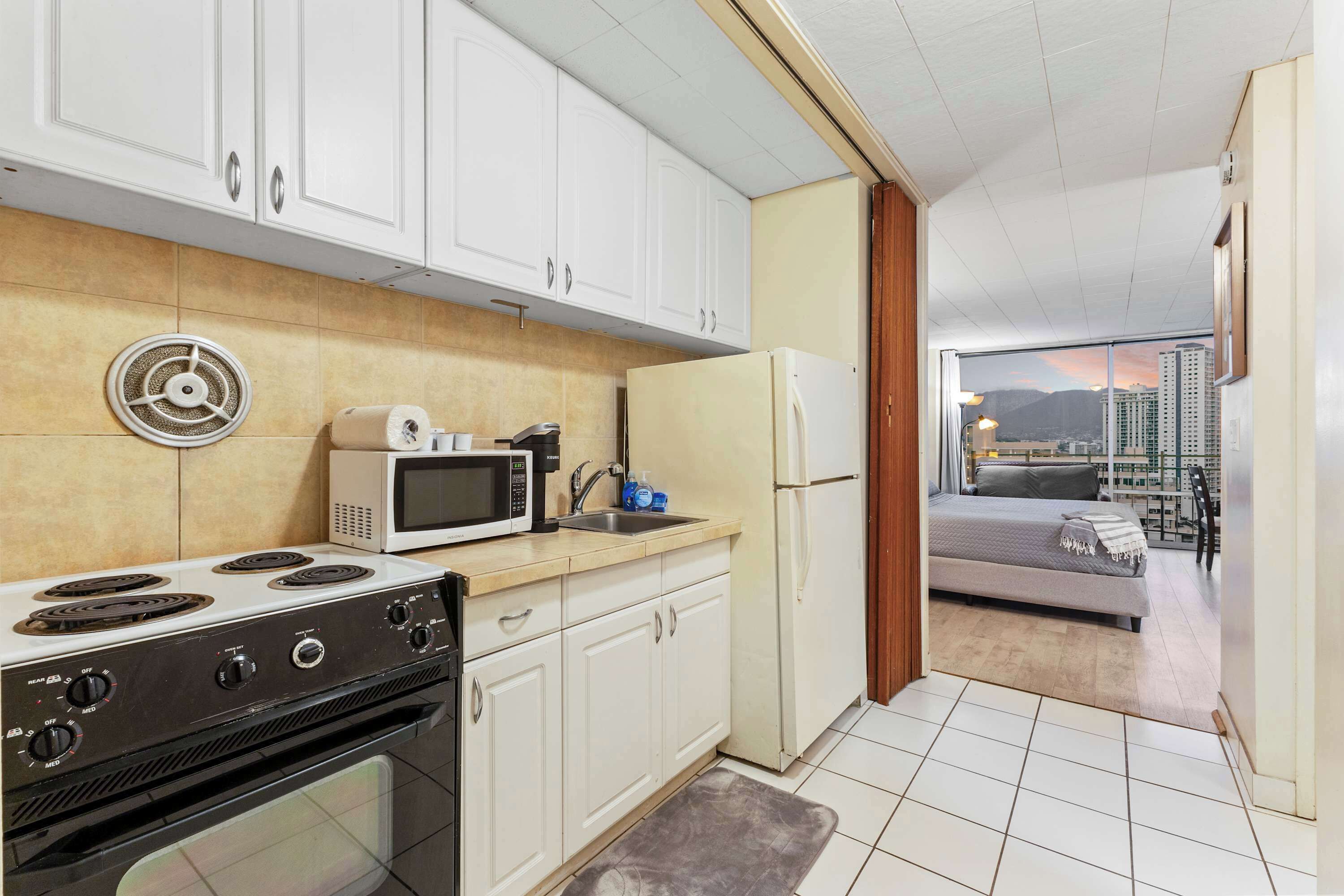 冰箱、微波炉、烤箱、炉灶