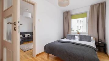 1 slaapkamer, een strijkplank/strijkijzer, wifi, beddengoed