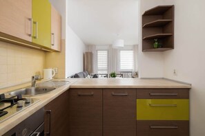 Fridge, oven, stovetop, dishwasher