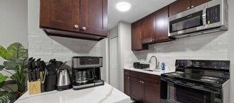 Modern 1BD Apartment Near Ferndale