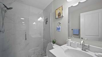 Een douche, een haardroger