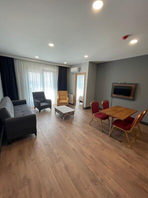 City Apartment | Living area | Flat-screen TV - Almin Apart Hotel (Istanbul)