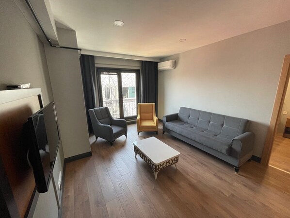 Basic Apartment | Living area | Flat-screen TV - Almin Apart Hotel (Istanbul)