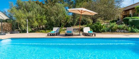 حمّام سباحة خارجي