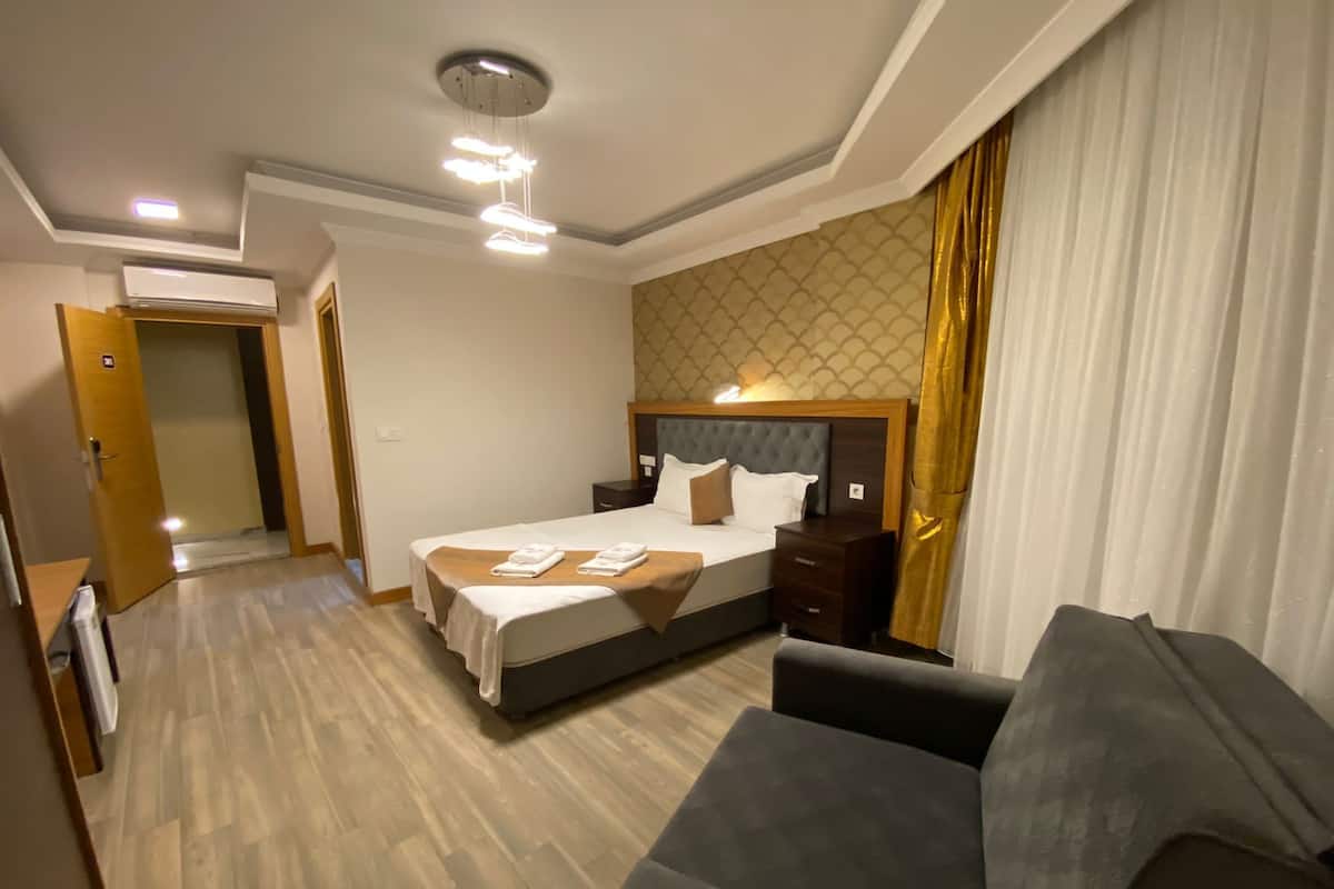 In-room safe, iron/ironing board, free WiFi