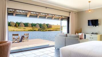 Smekmånadssvit - 1 dubbelsäng - sjöutsikt | 1 sovrum, minibar, individuell inredning och gratis wi-fi