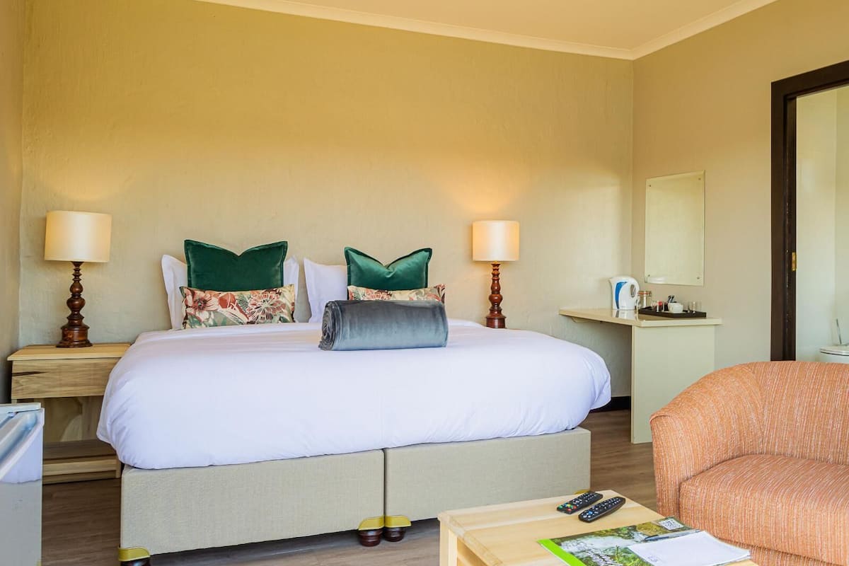 Kamar Double Standar, 1 Tempat Tidur Double, pemandangan danau | Minibar, Wi-Fi gratis, didekorasi berbeda-beda, dan seprai linen
