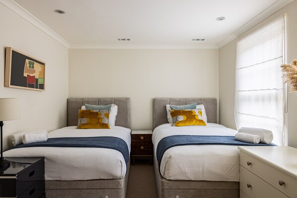 4 bedrooms, iron/ironing board, free WiFi - A Grand Four Bedroom Townhouse at Knightsbridge (London)