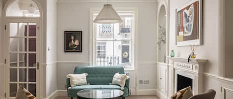 Grand-Stadtwohnung, 4 Schlafzimmer, 2 Bäder, zum Garten hin | Wohnbereich | Fußbodenheizung